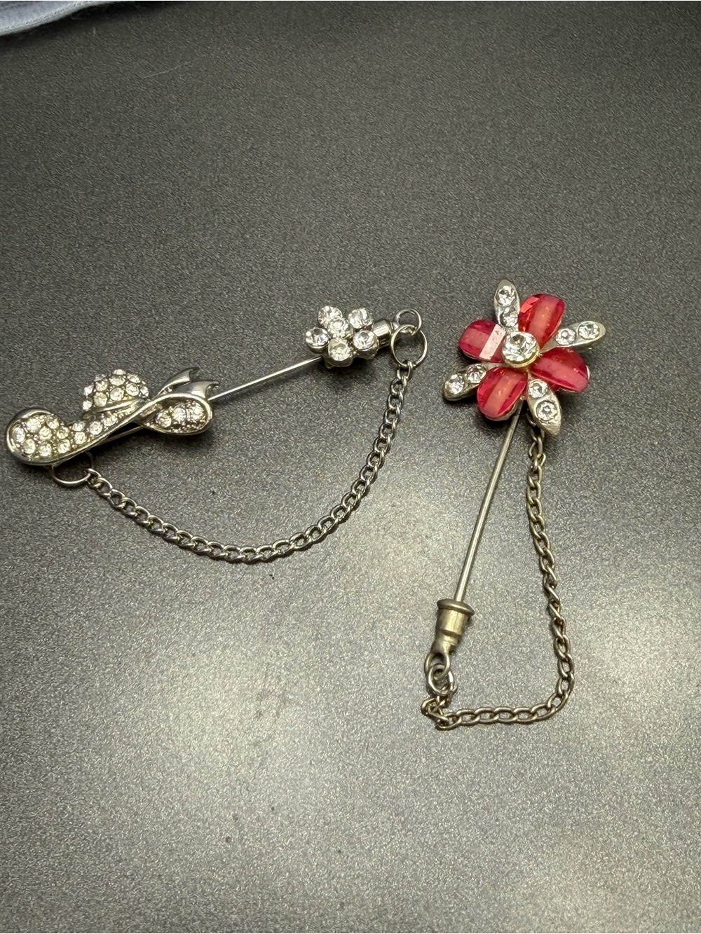 💙💙2/$20 Vintage Crystal and Red Enamel Flower Stick Pins #cz168